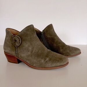 Jack Rogers Peyton Bootie in Olive Green, size 6